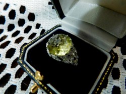 BELIEVE BRAND GREEN  PERIODOT GEMSTONE AND DIAMONDS 9.25 SILVER RING  SIZE 6
